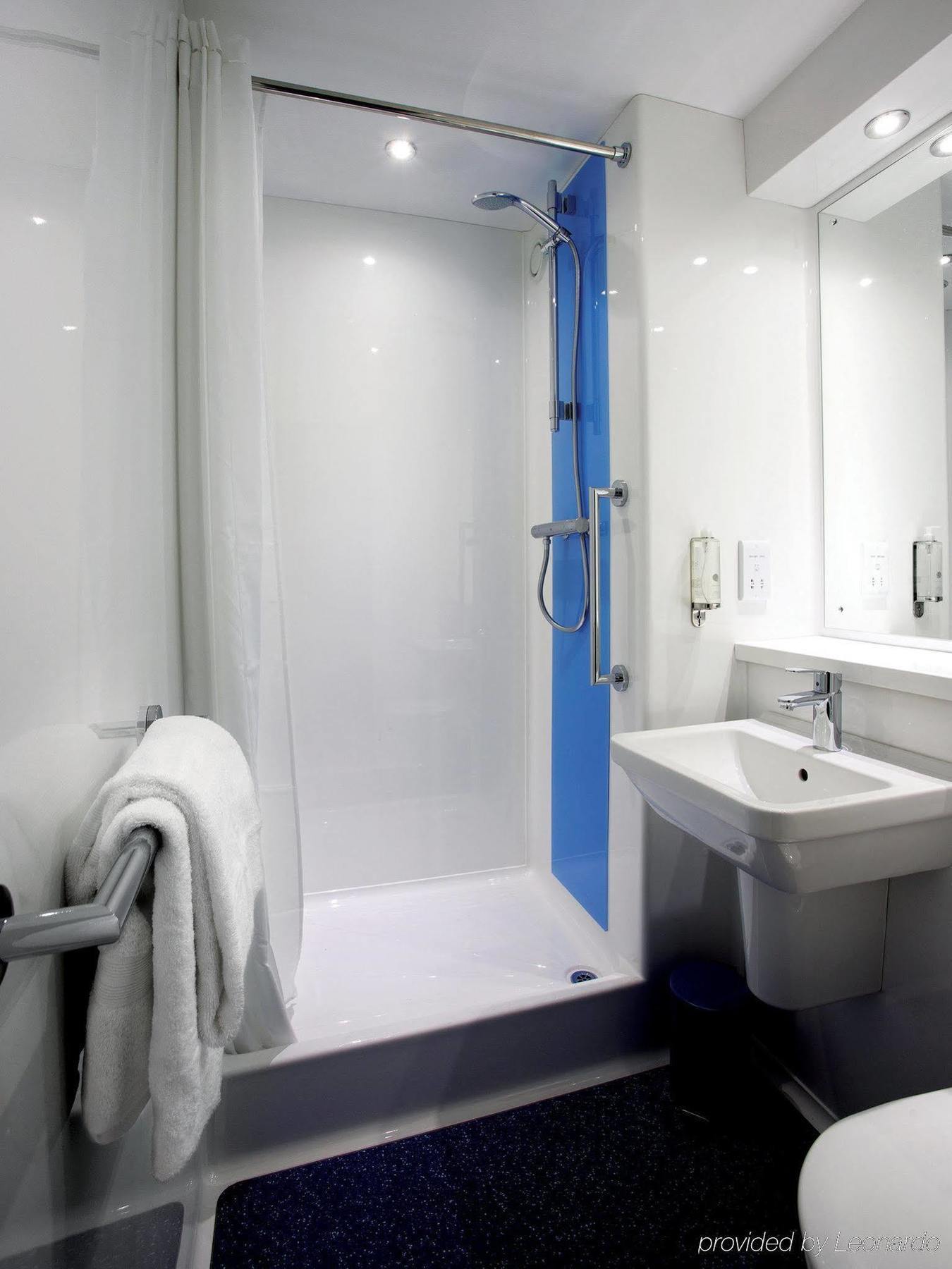Travelodge Guildford Extérieur photo