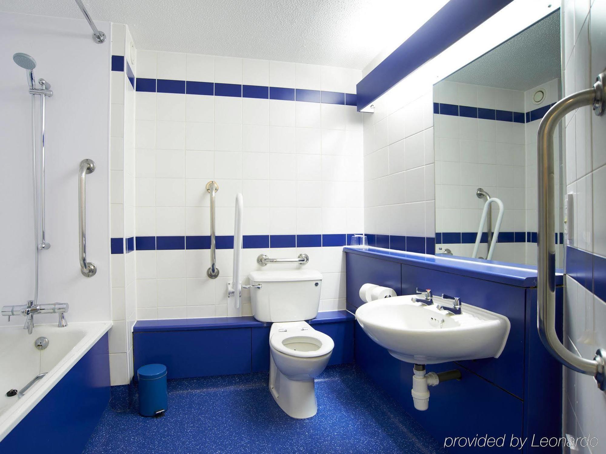 Travelodge Guildford Extérieur photo